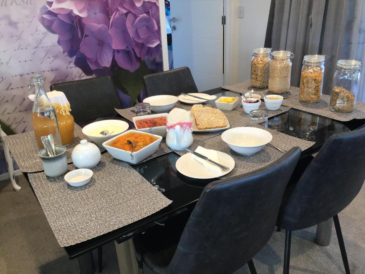 Sabai Sabai 27 Bed & Breakfast ครอมเวลล์ ภายนอก รูปภาพ
